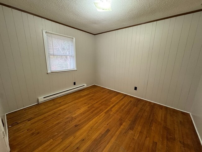 Building Photo - Available to Show