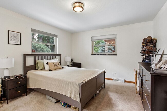 Building Photo - 3 bed + 3 bath / Ranch with Full Finished Basement!