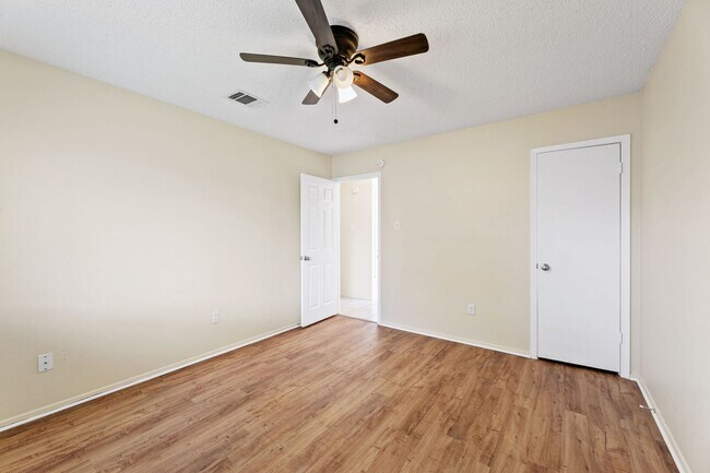 Building Photo - 1901 Prairie Knoll Ct