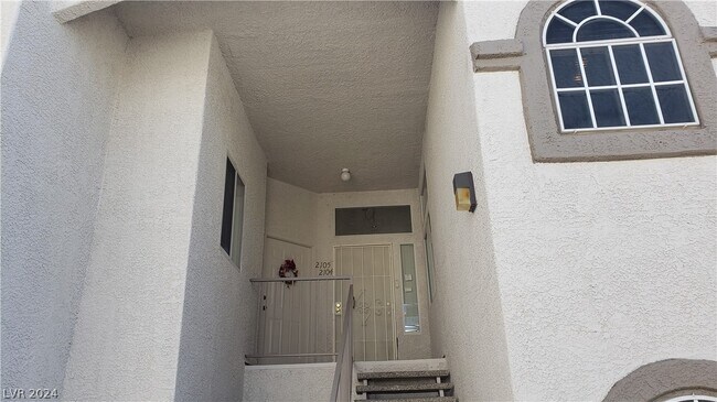 Building Photo - 3125 N Buffalo Dr