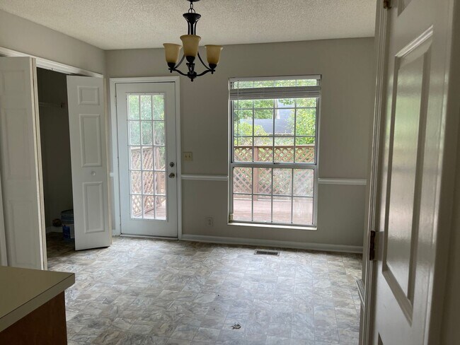 Building Photo - 1812 Barnwell Ct
