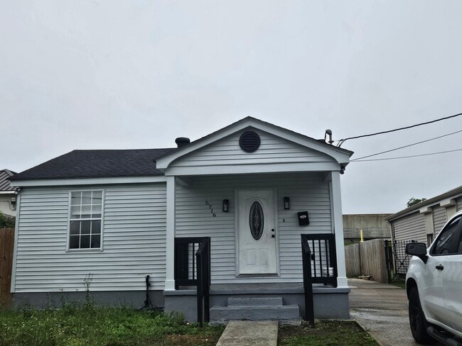 Building Photo - 5716 Warrington Dr