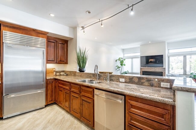 Building Photo - 109 W Montecito Wy