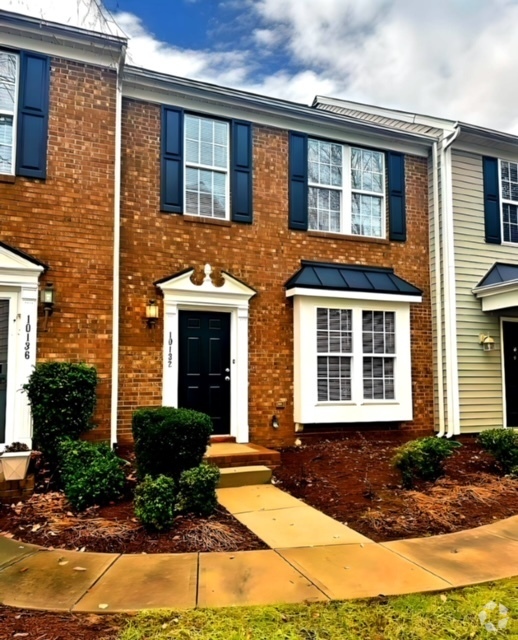 Building Photo - Townhome in Blakeney Greens