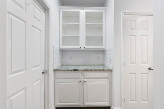 Building Photo - 9023 Eaglecove Dr