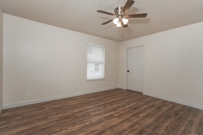 Building Photo - 931 W Hutchins Pl