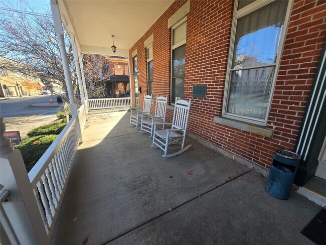 Building Photo - 900 Market St