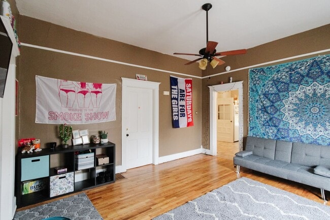 Building Photo - Preleasing for August 2026! 3 Bedroom, 1 bathroom, Pet-Friendly with In-Unit Washer & Dryer!