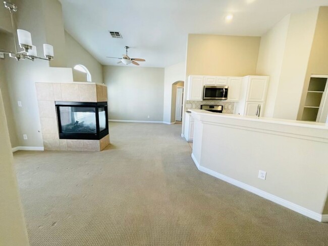 Building Photo - Tom Noon Condo