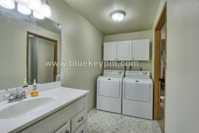 Building Photo - 13216 NE Salmon Creek Ave