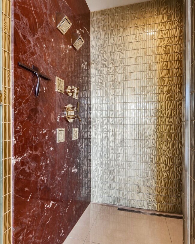 Building Photo - Waldorf Astoria 4707-Strip/City/Mtn Views from this Stunning 2Bd/2.5Ba Residence