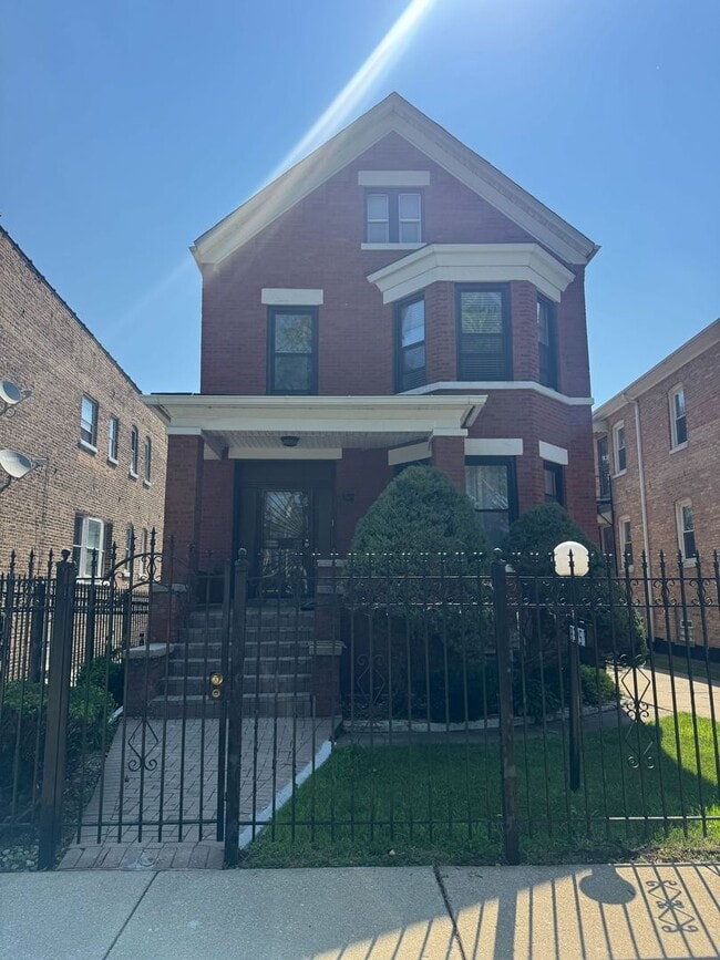 Primary Photo - 8345 S Manistee Ave