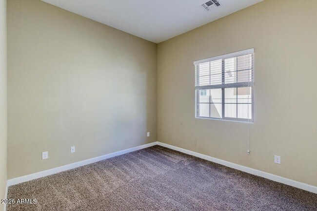 Building Photo - 1367 S Country Club Dr