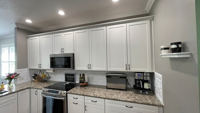 Building Photo - 5 Bedroom 3 Bath Lake Nona Santuary Availa...