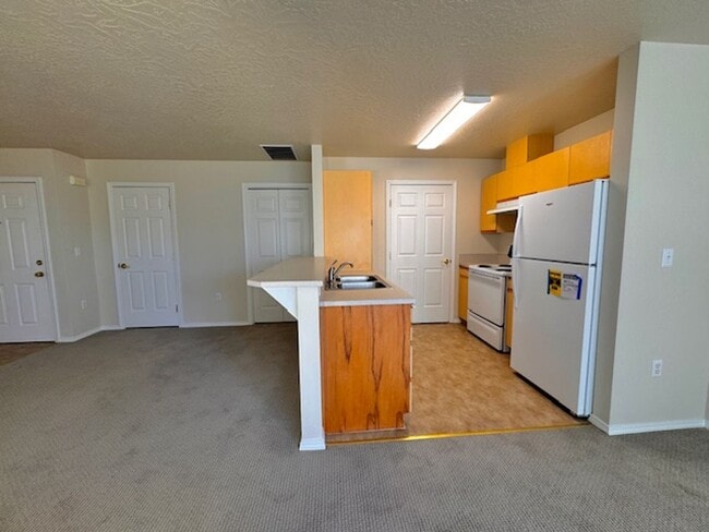 Building Photo - 213 N Avenger Ln