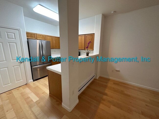 Building Photo - One Bedroom Condo Close to Downtown Santa Cruz!