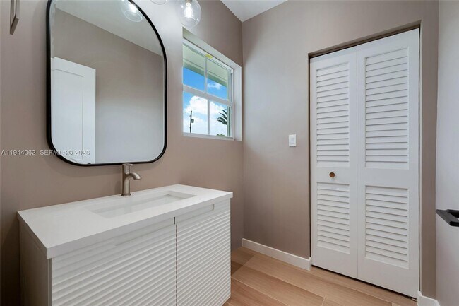 Building Photo - 6356 SW 14th St