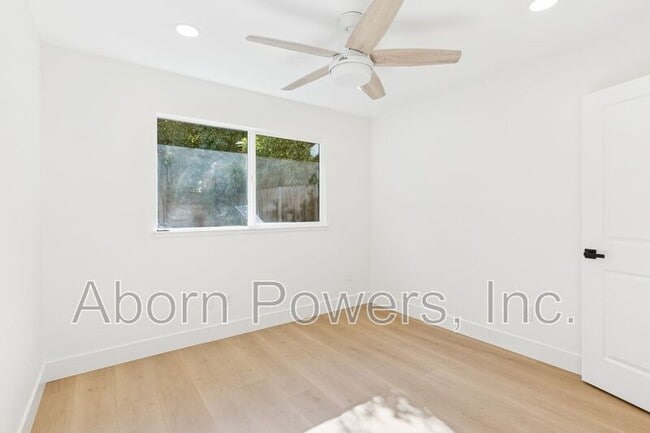 Building Photo - 9752 Woodhollow Way