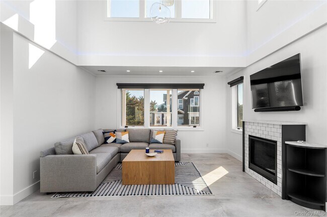 Building Photo - 44 Island Walk