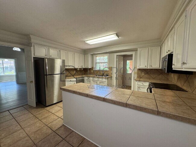 Building Photo - 33 Sandlewood Dr