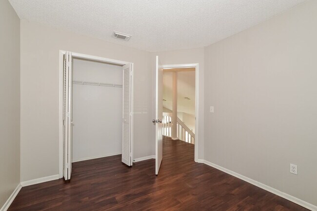 Building Photo - 12612 Belrose Ave