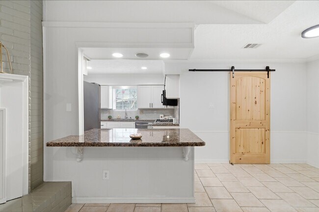 Building Photo - 3411 Point Clear Dr