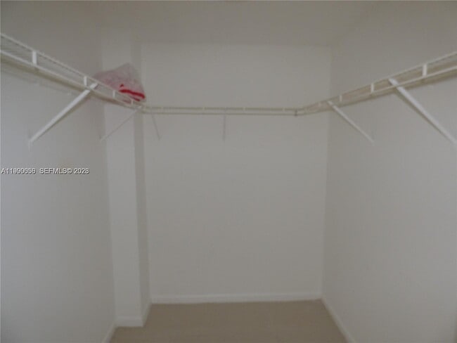 Building Photo - 185 SE 14th Terrace