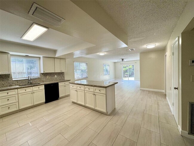 Building Photo - 2639 Taylor St