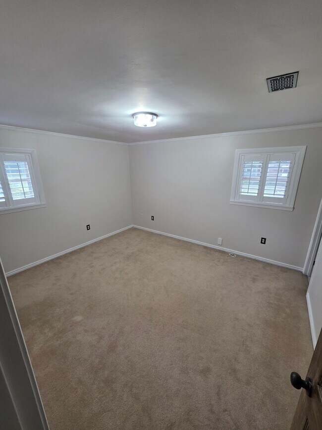 Building Photo - 318 Powell Dr