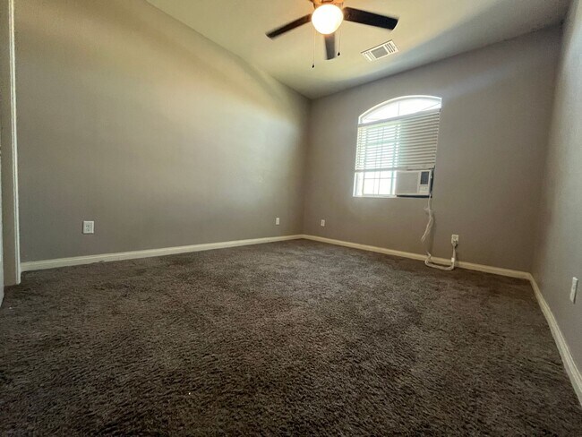 Building Photo - 1506 Platea St