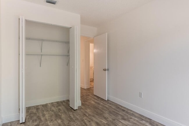Building Photo - 5847 S 37th St