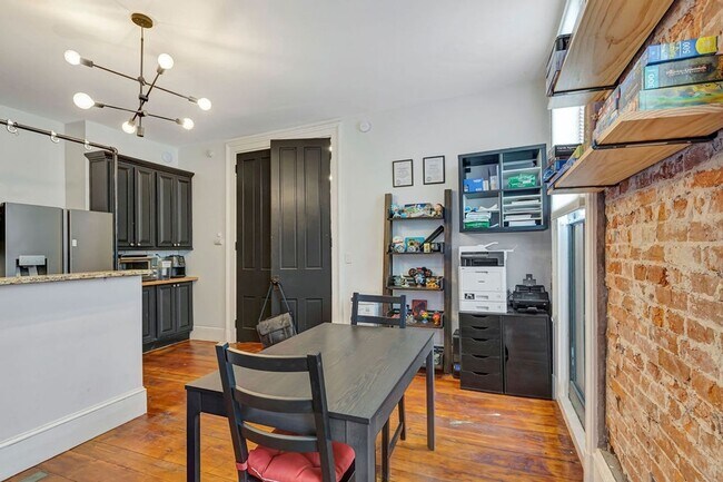 Building Photo - Charming 3BR Duplex in Covington