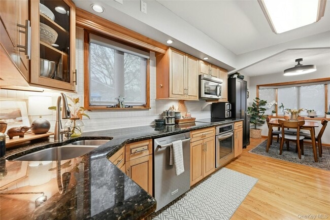 Building Photo - 38 Ormond Ave