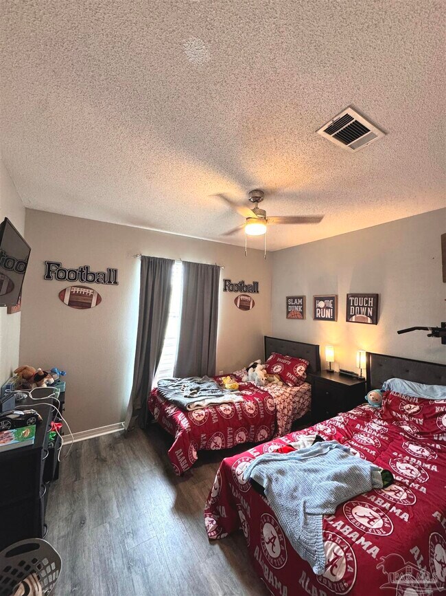 Building Photo - 2404 Houston Cir