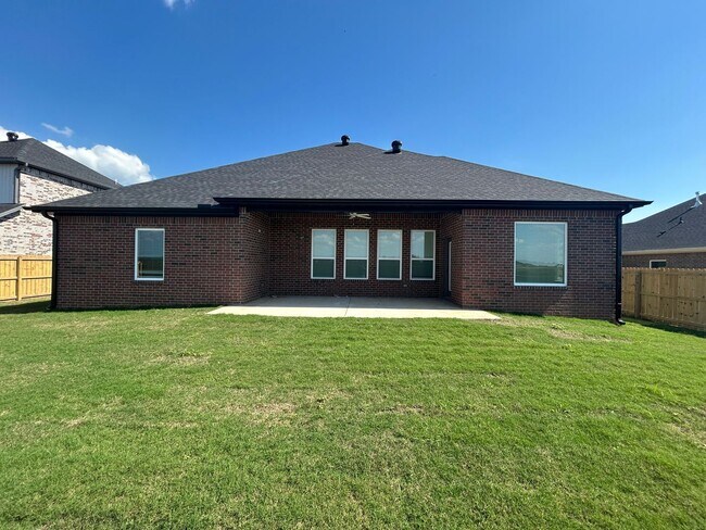 Building Photo - Beautiful Modern Home in Pea Ridge!