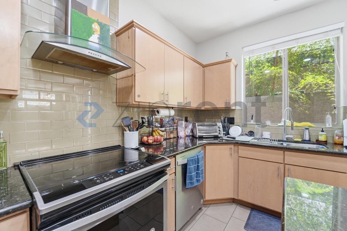 Building Photo - Unit 128