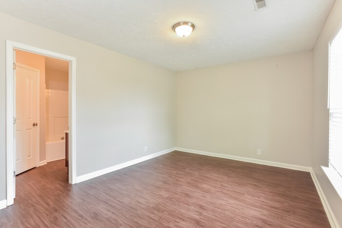Building Photo - 956 Tom Hailey Blvd