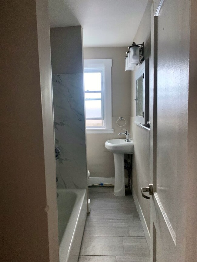 Building Photo - *** Charming Dormont Duplex Three Bedroom * Walk to Shops and the T * Pet Friendly * Private Porc...