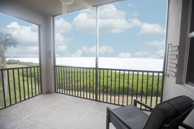 Building Photo - 2 Bed 2 Bath With Breathtaking Views In th...