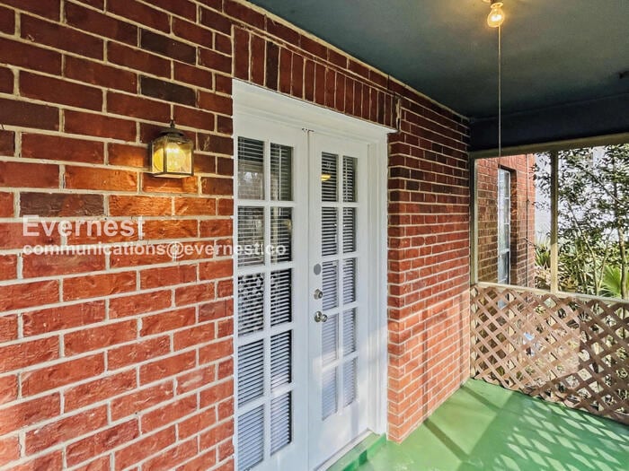 Building Photo - 810 Madison St