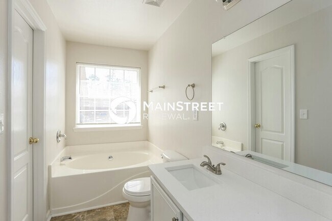 Building Photo - 3 Bedroom Pet-Friendly Home in COVINGTON, GA with Main Street Renewal