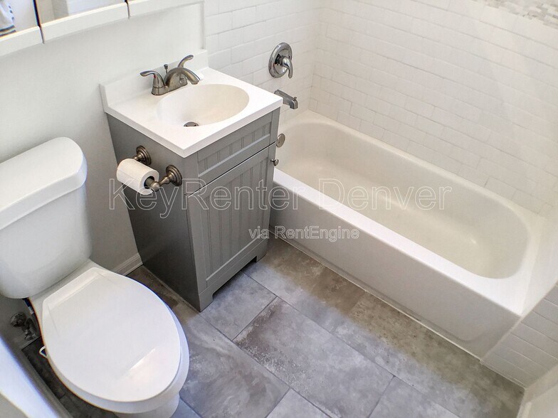 Building Photo - 1285 S Holly St