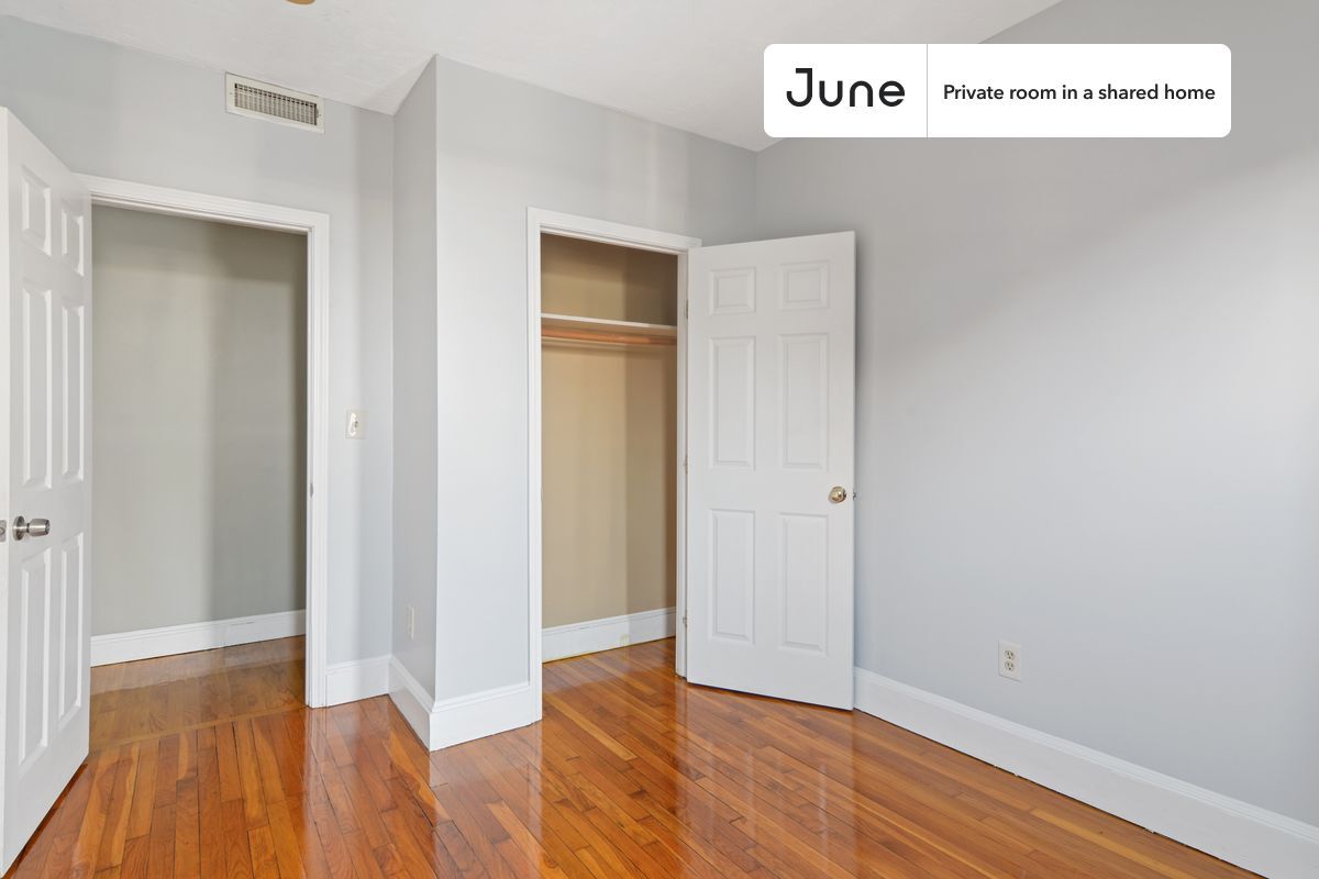Building Photo - Room in Shared 4 bed/2 bath home