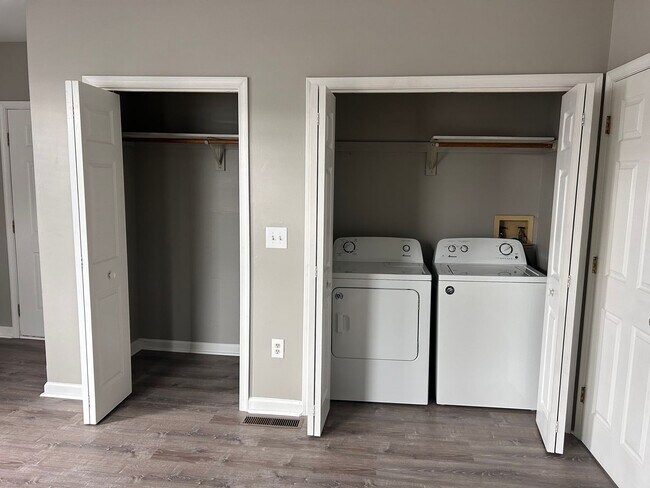 Building Photo - 206 N Railroad Ave