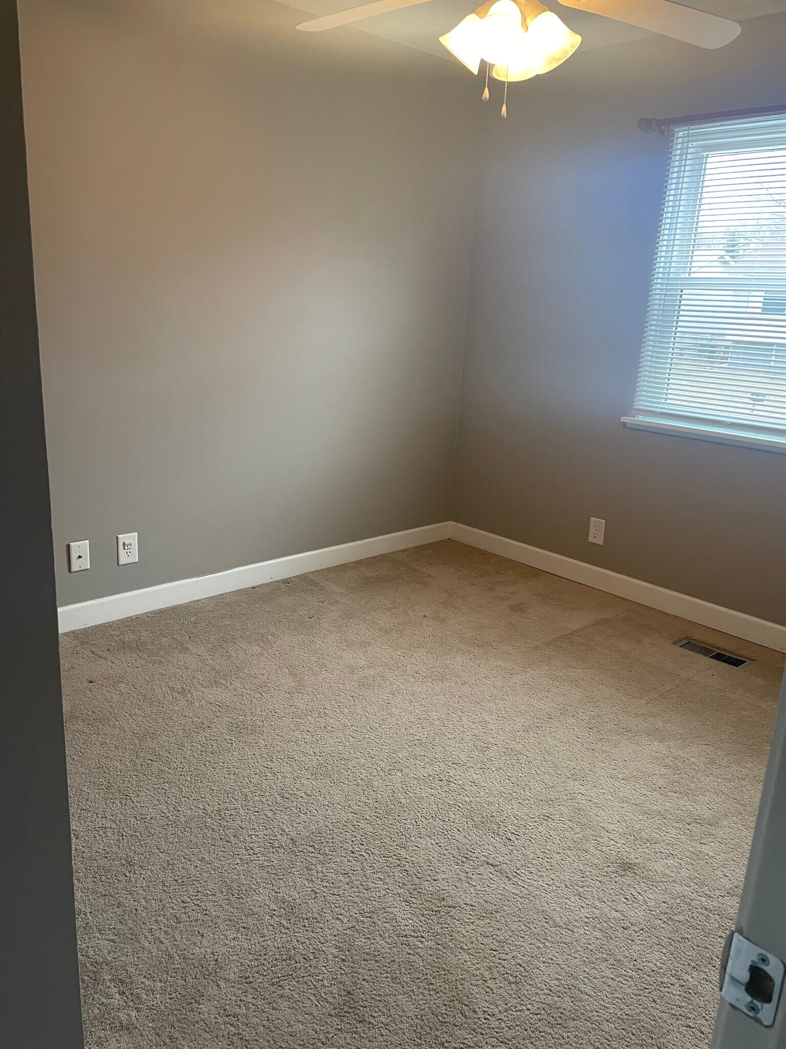 Building Photo - 2718 W 59th St