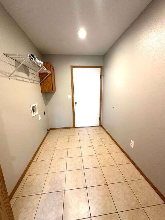 Building Photo - S0225-MF1