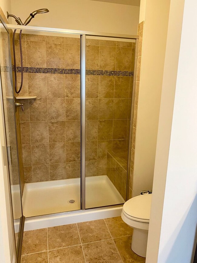 Building Photo - Gorgeous 4-Bed Townhome located in North W...