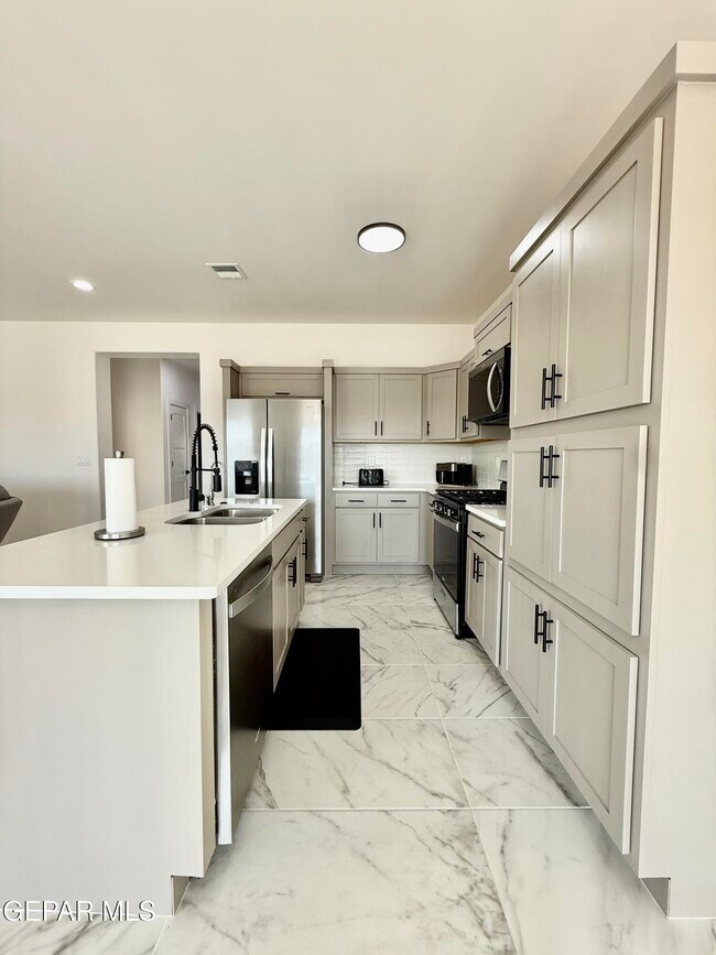 Building Photo - 15052 DESTINATION