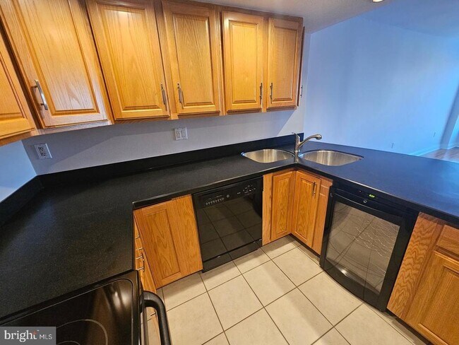 Building Photo - 2001 Hamilton St