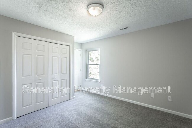 Building Photo - 2005 S Lyerly St